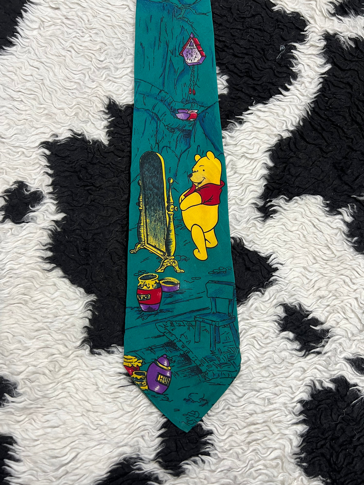 Winnie the Pooh in Mirror Tie