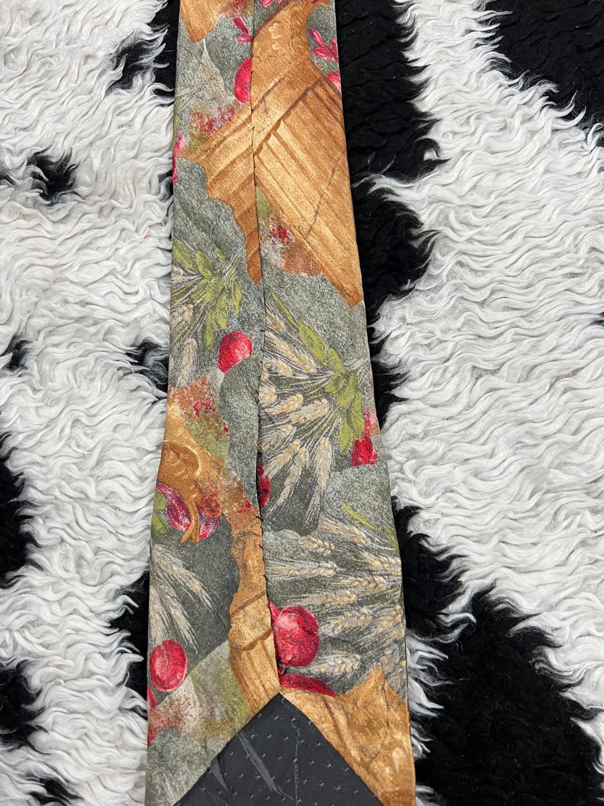 Pomegranate Graphic Tie