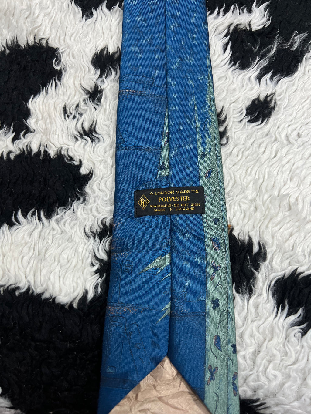 Bear in Library Tie