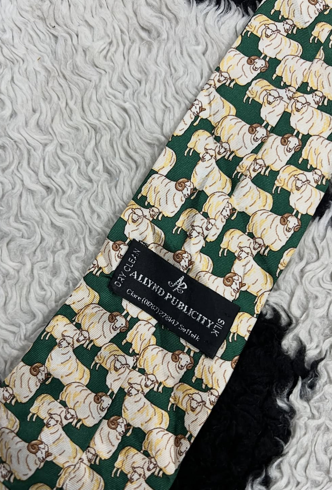 Herd of Sheep Tie