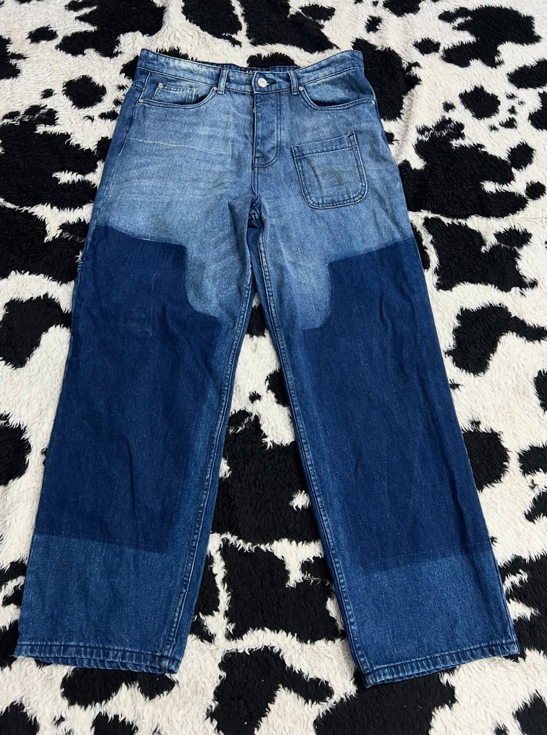 Double-Shaded Spray Painted Pockets Blue Denims (Waist 32)