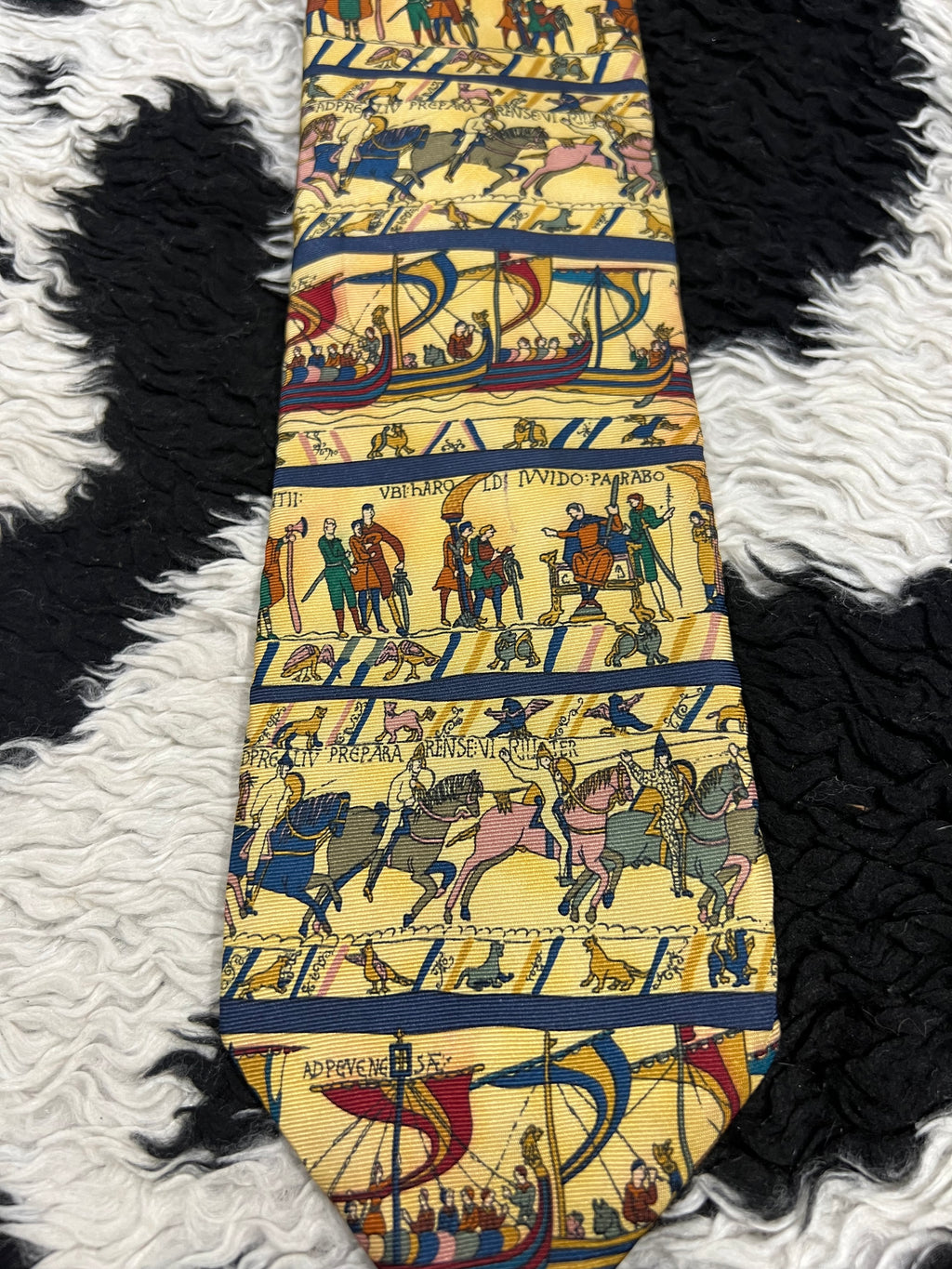 Past Times Bayeux Tapestry War Tie