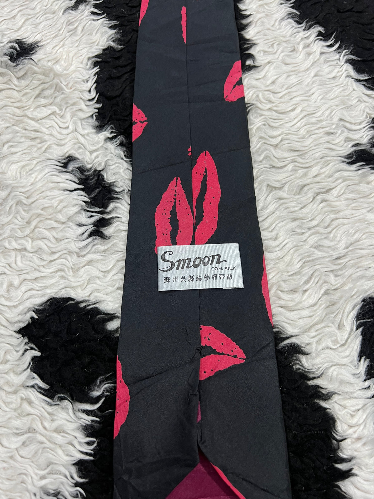 Kiss Marks Tie