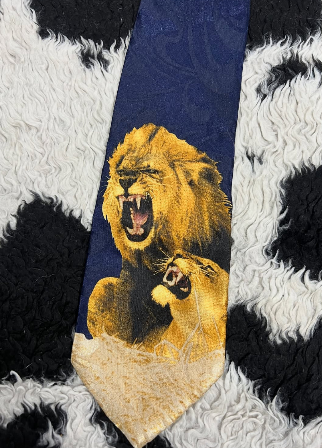 Roaring Lion & Lioness Tie
