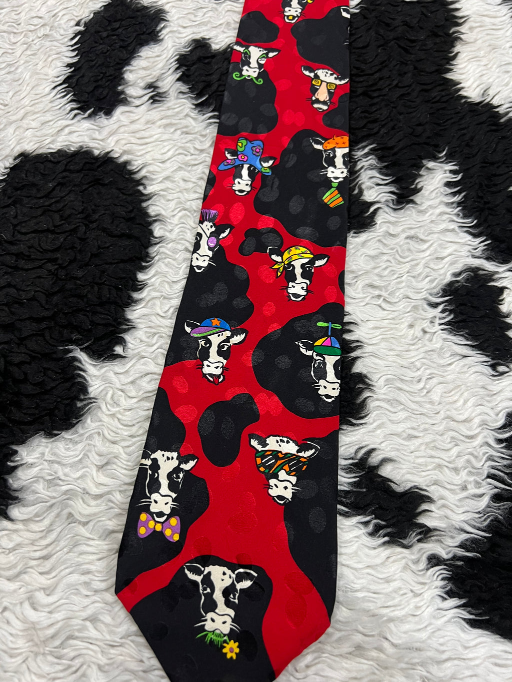 Silly Cows in Hats Tie