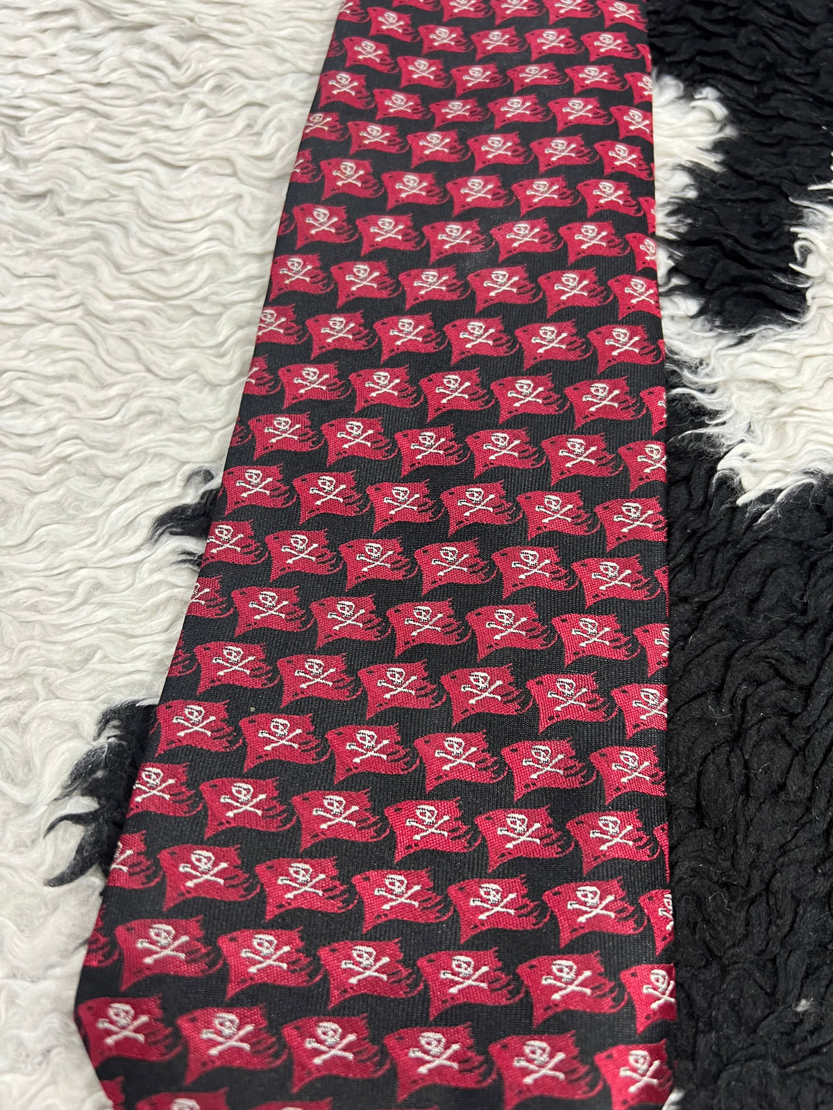 Disney Pirates of the Caribbean Skull Flag Tie