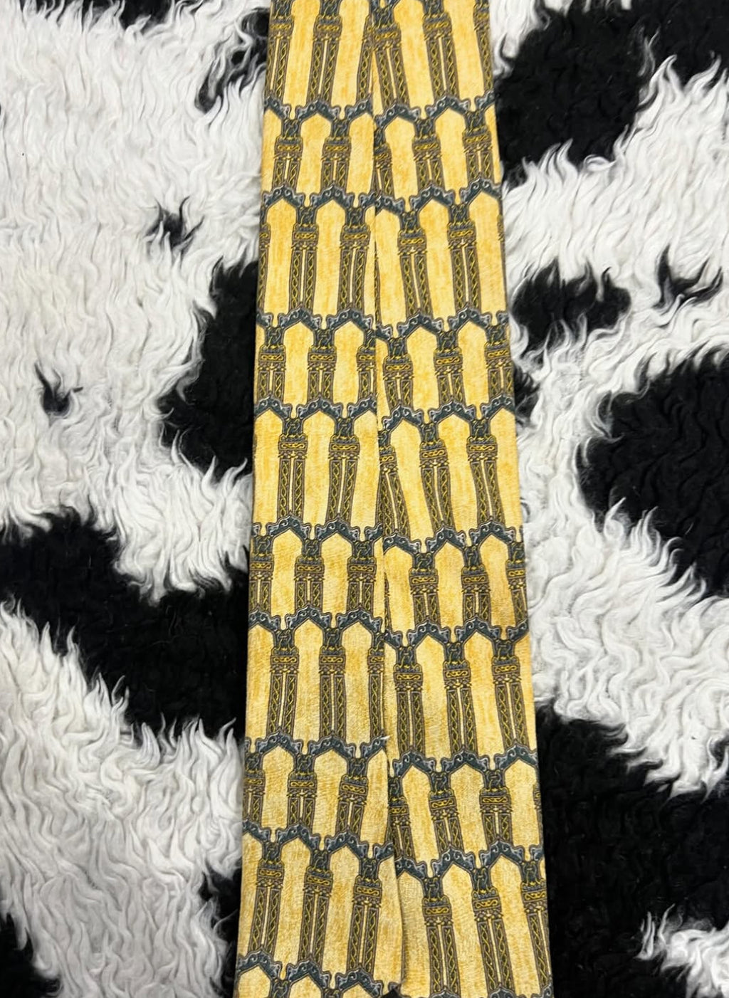 Arch Geometric Tie