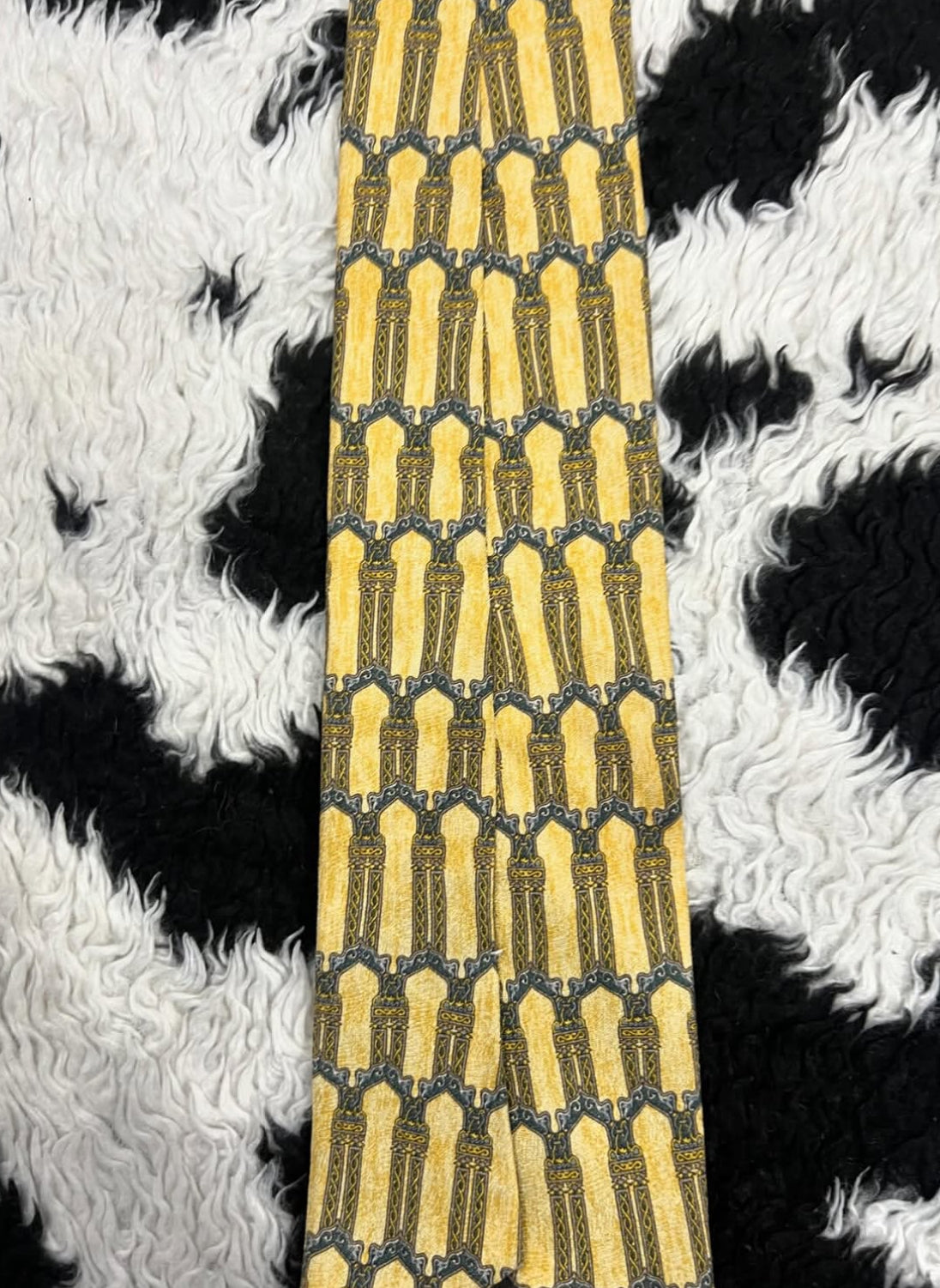 Arch Geometric Tie
