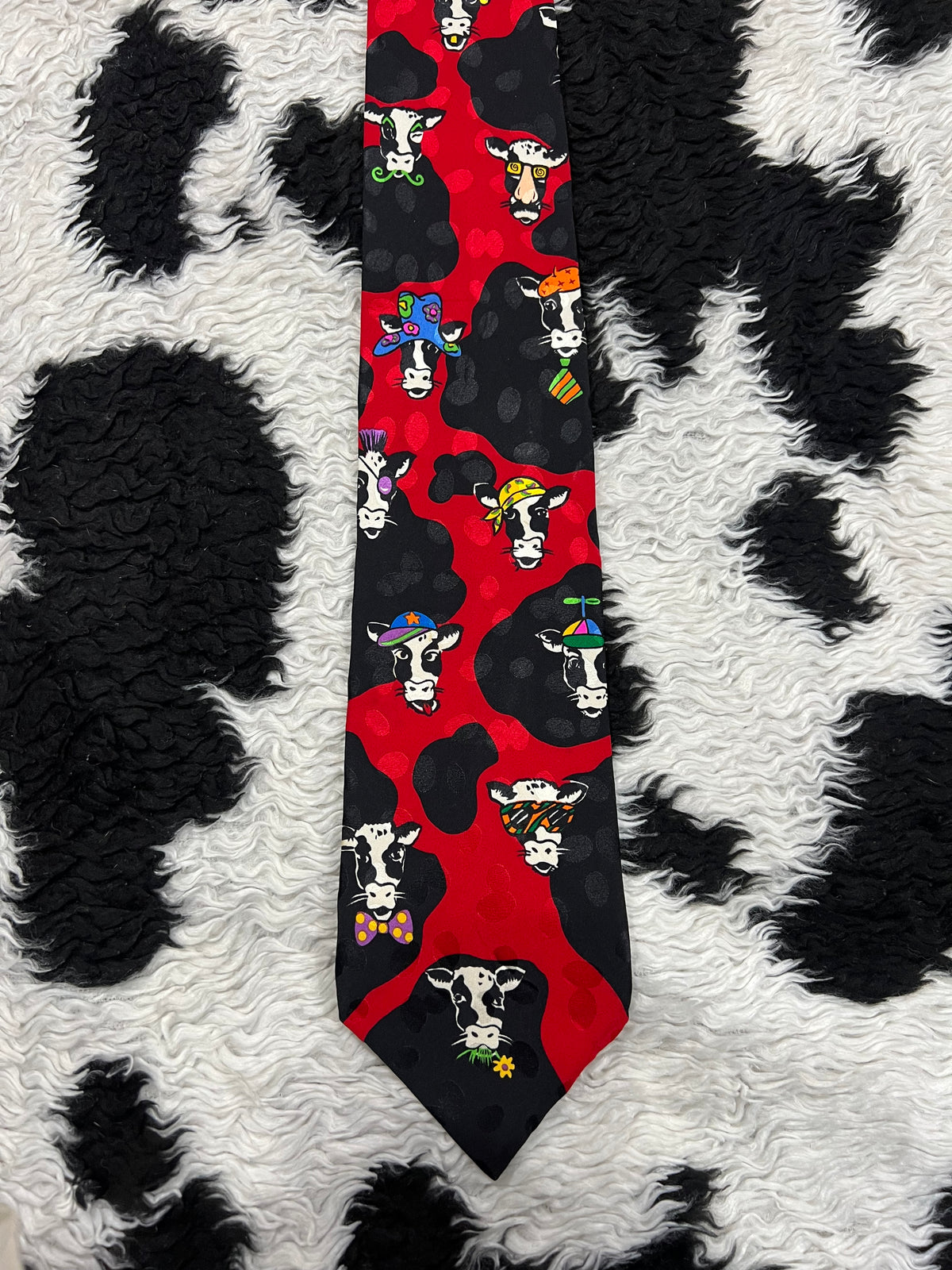 Silly Cows in Hats Tie