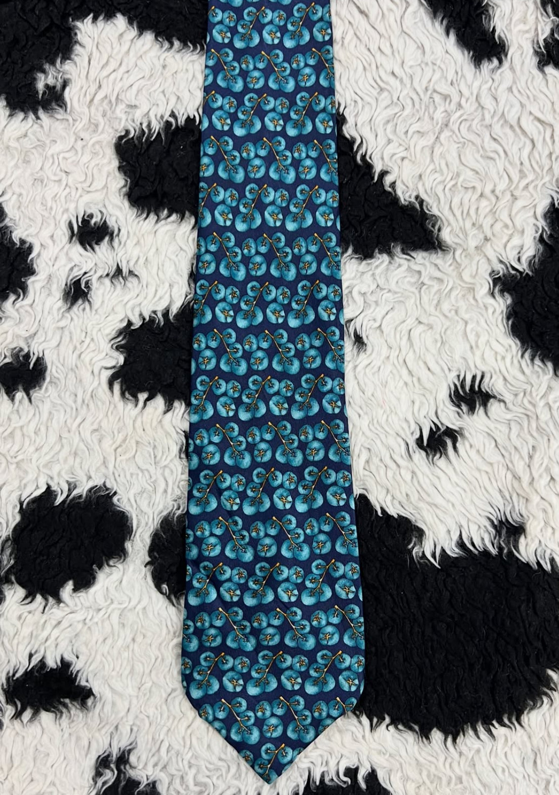 Blueberries Tie
