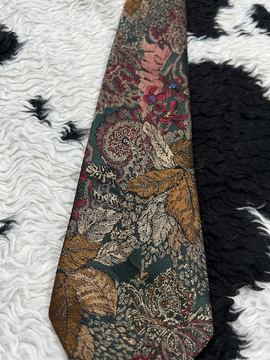 SOVRANO Green Fully Embroidered Tie