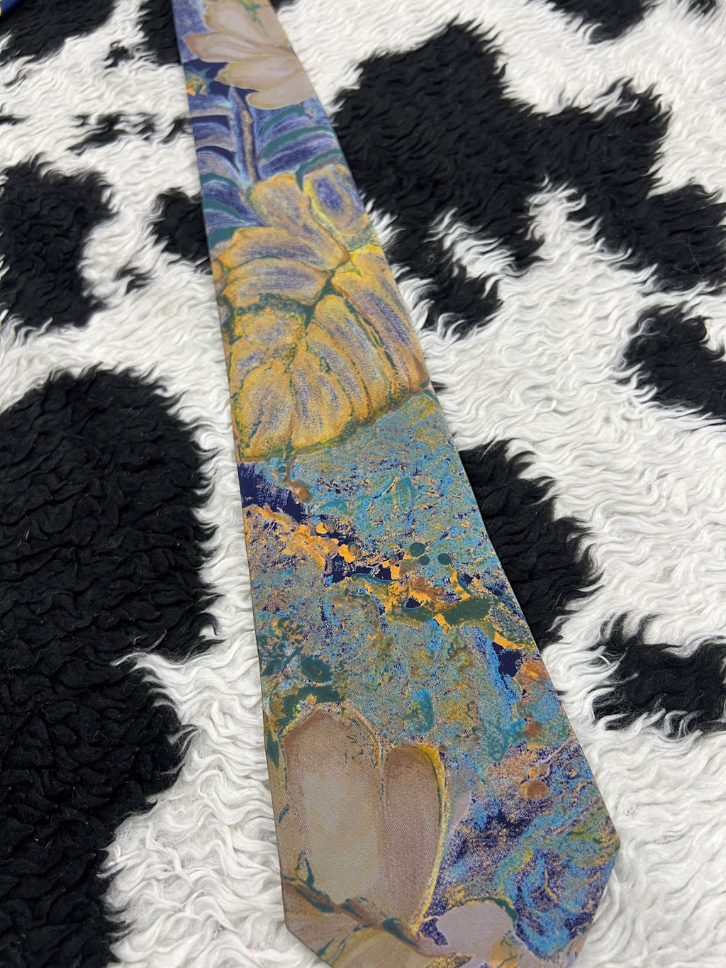 Folkespeare Leaves Abstract Tie