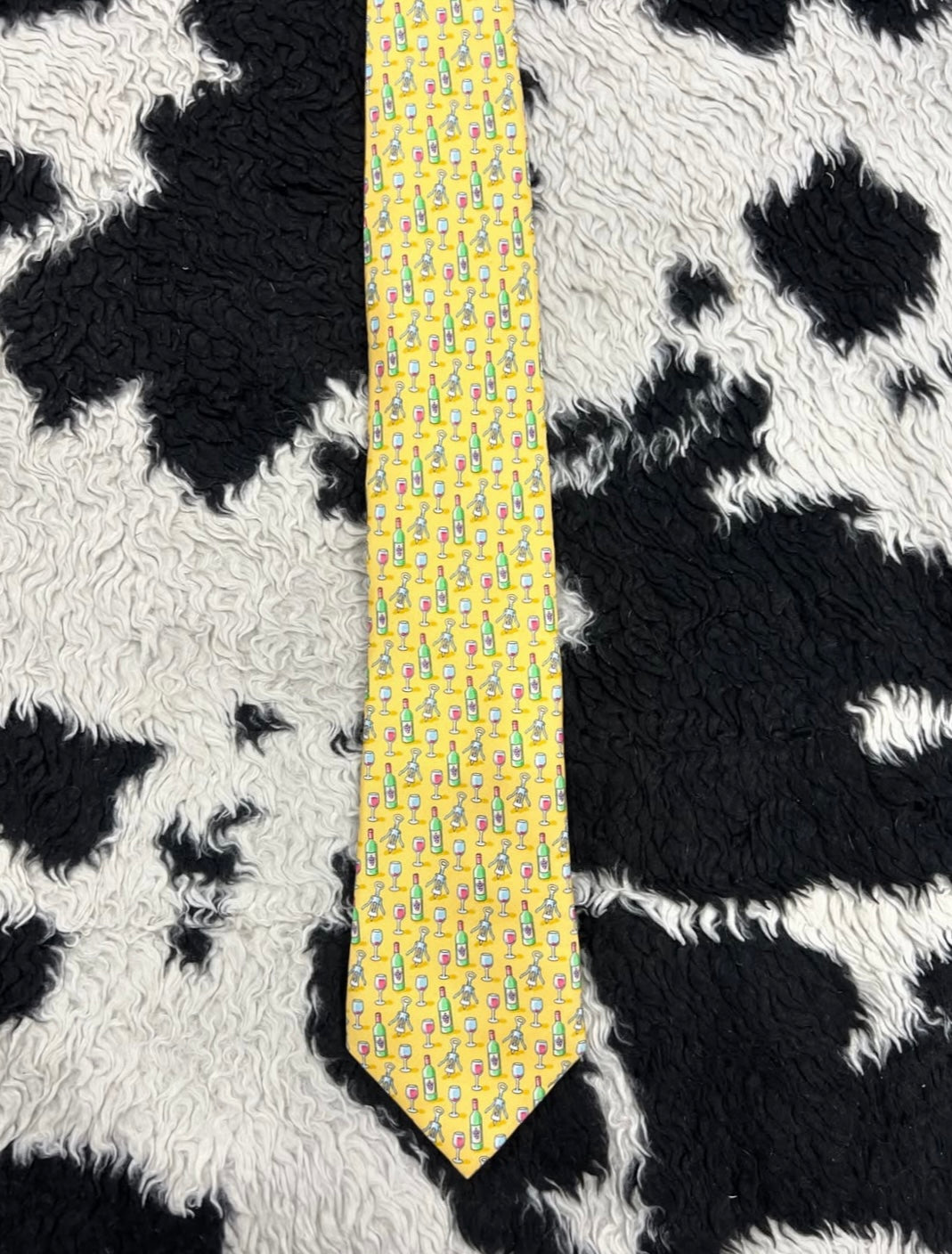 Wine Bottles & Winery Tie