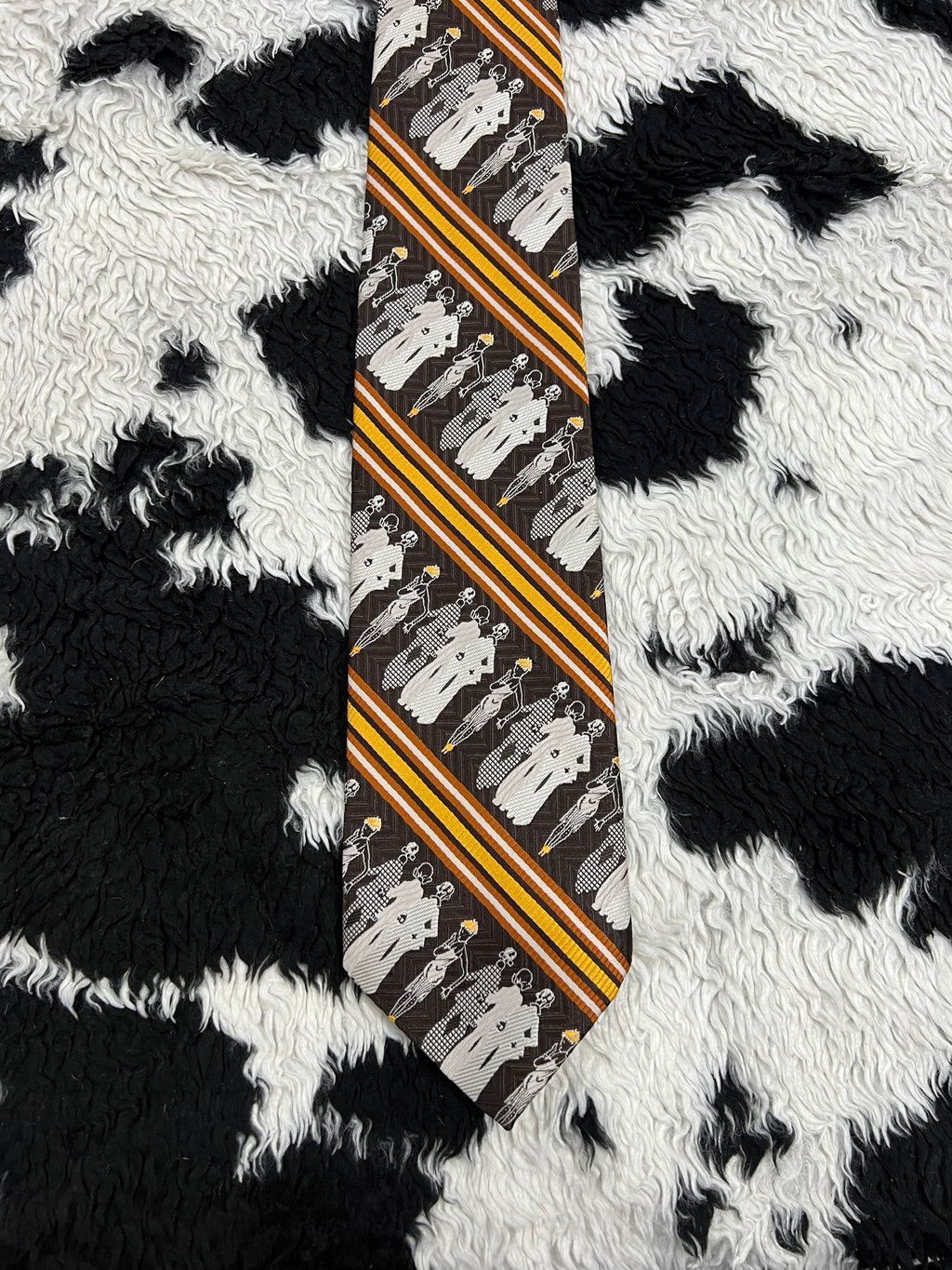 Burton Vintage Party Embroidered Tie