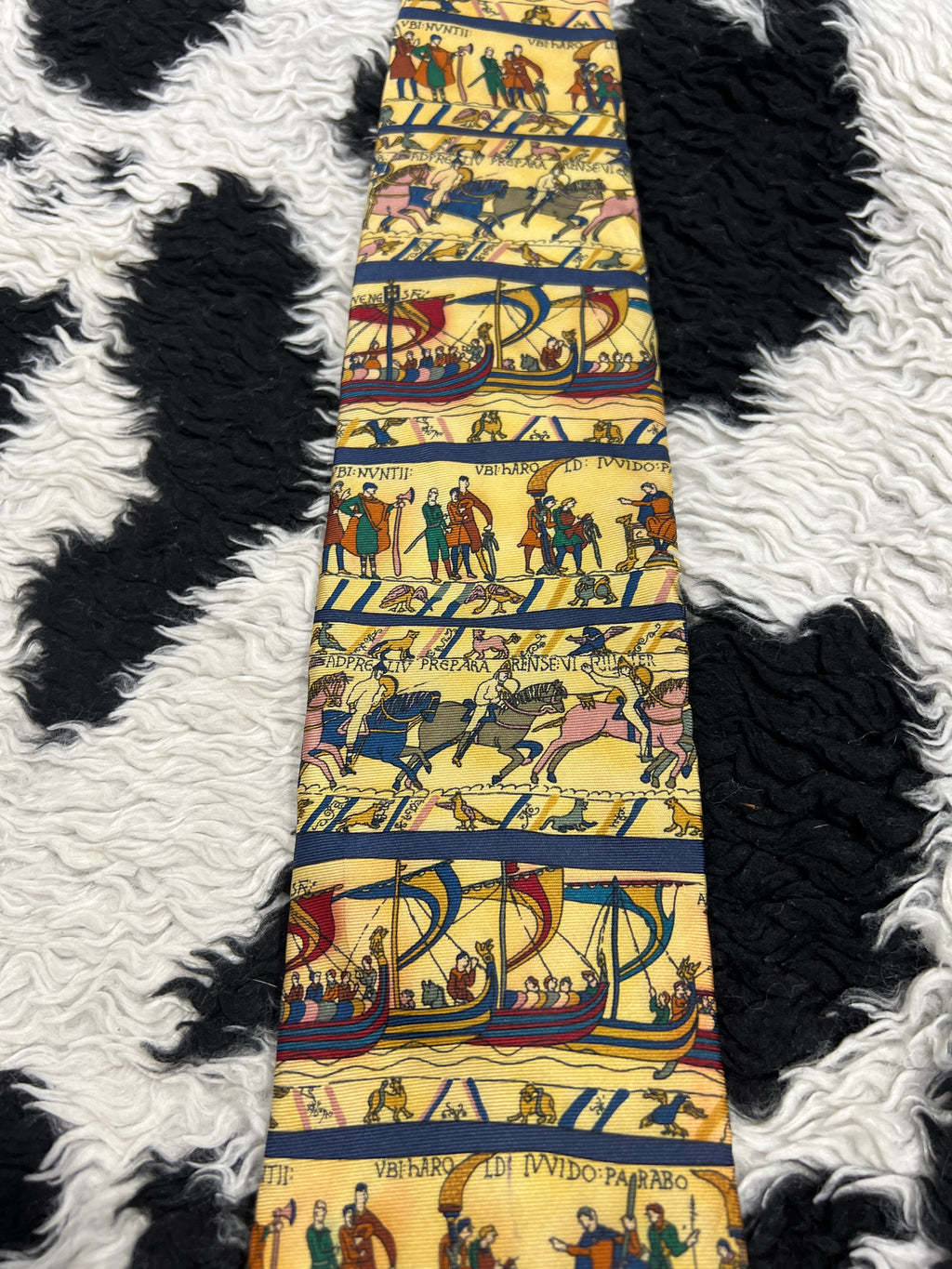 Past Times Bayeux Tapestry War Tie
