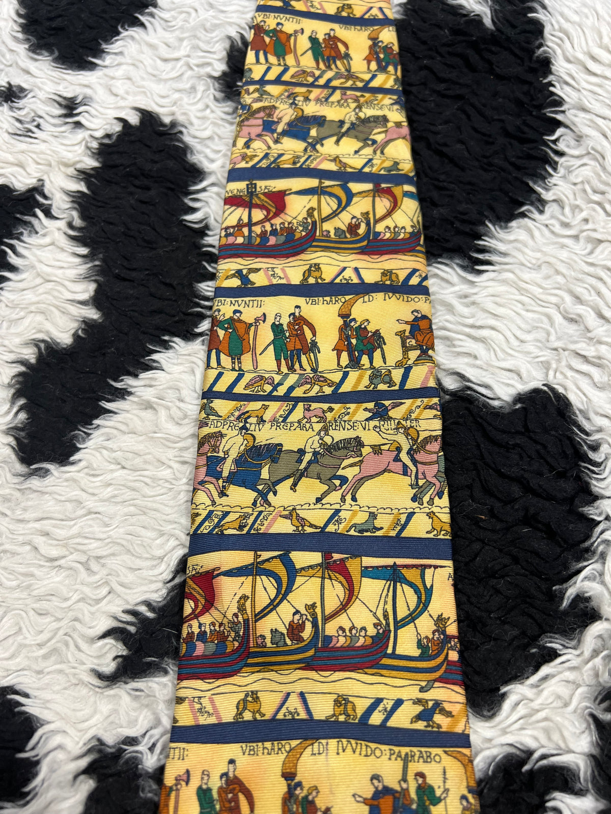 Past Times Bayeux Tapestry War Tie