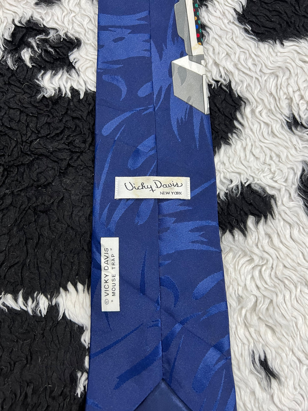 Vicky Davis "Mouse Trap" Tie