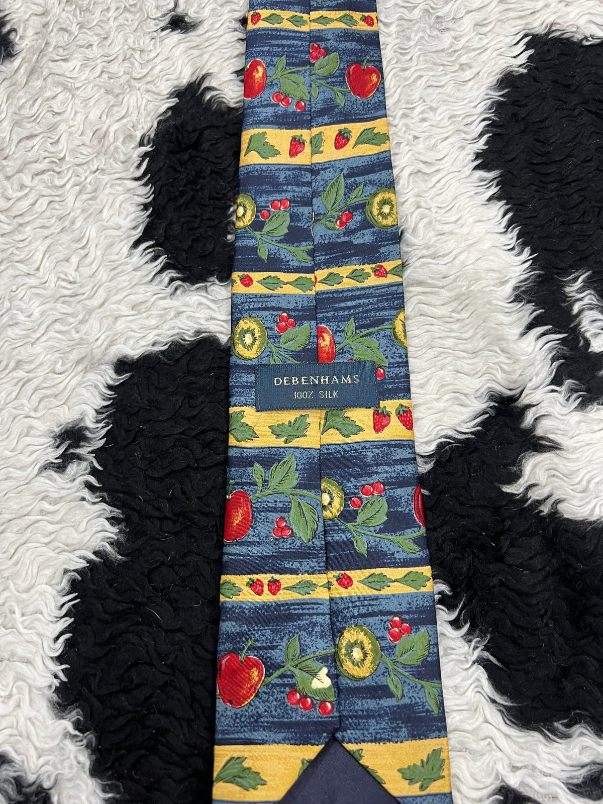 Strawberries & Apples Tie