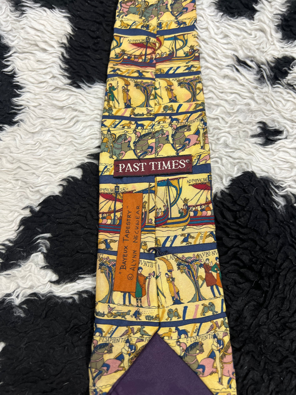 Past Times Bayeux Tapestry War Tie
