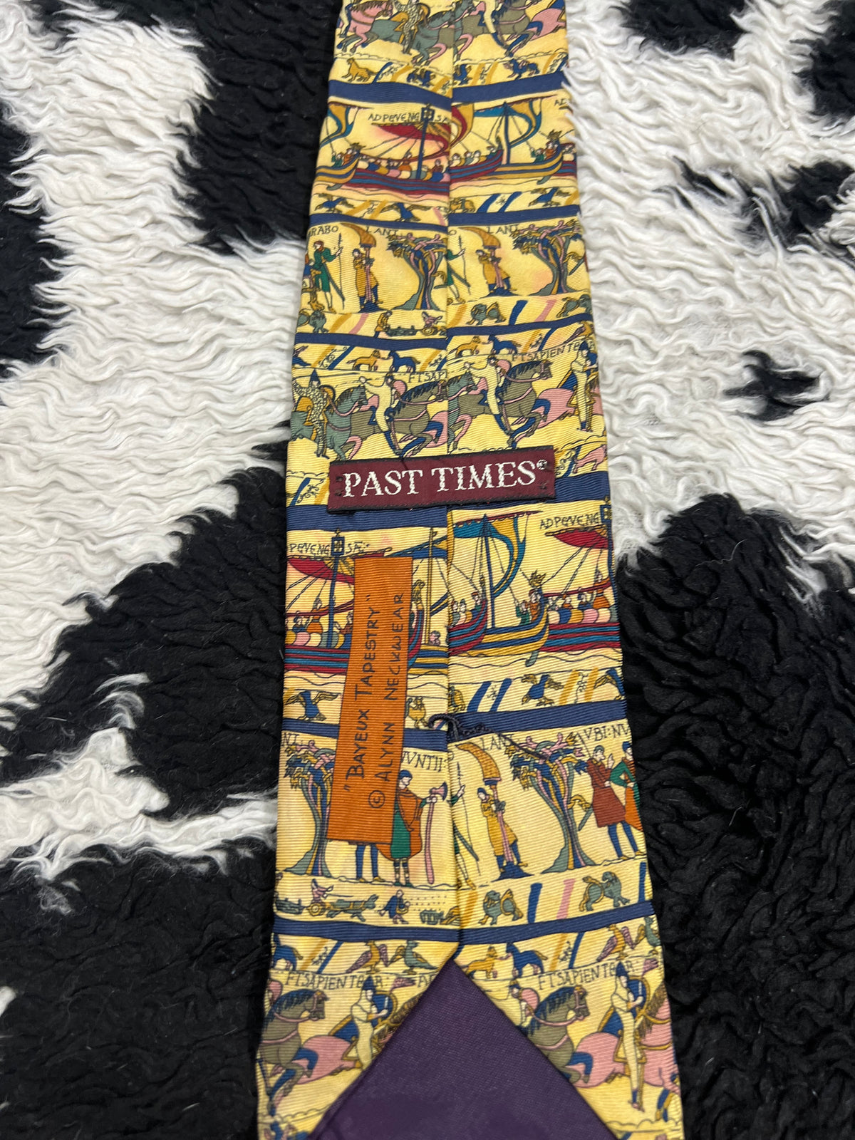 Past Times Bayeux Tapestry War Tie