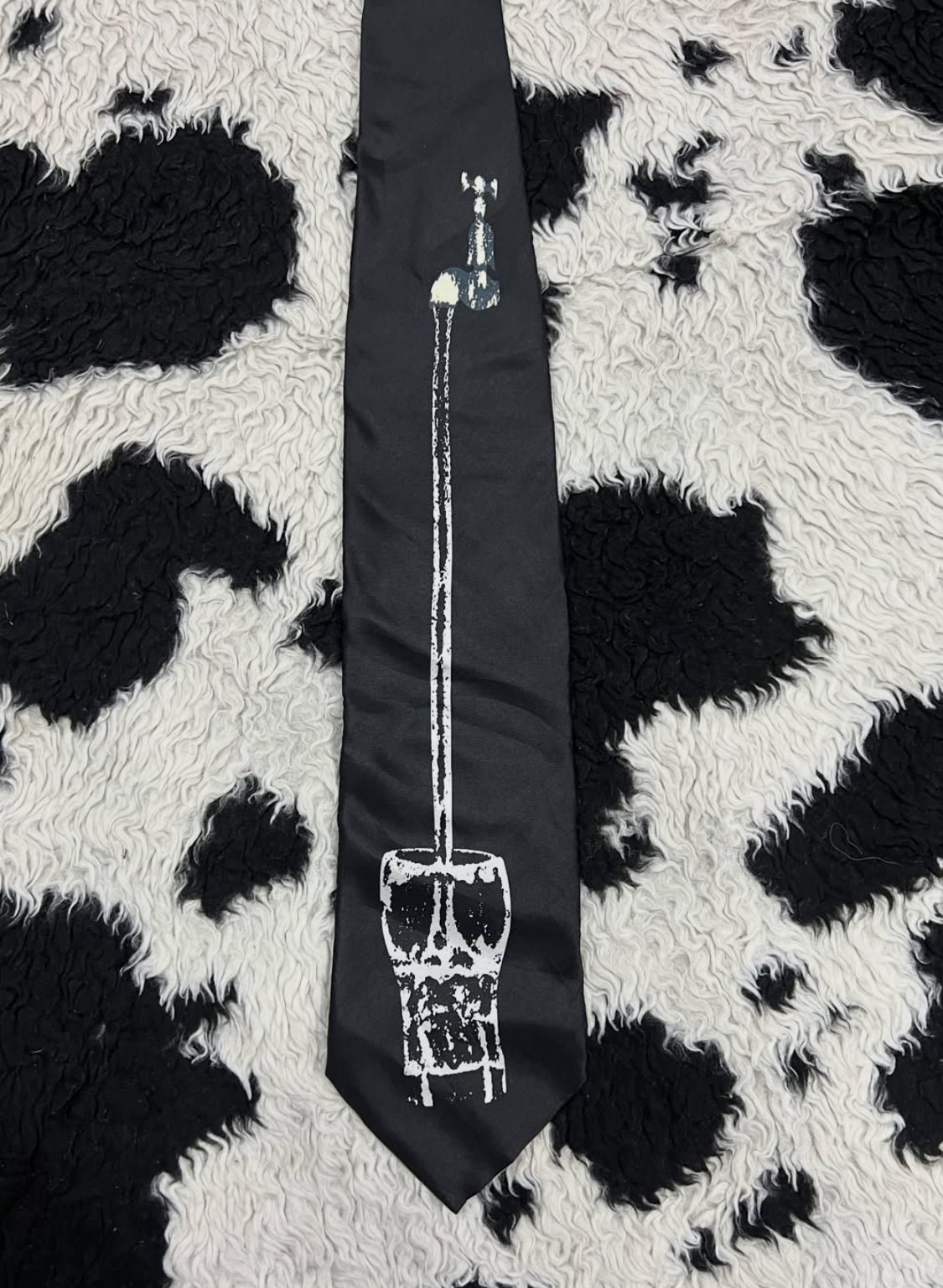 Vintage Robin Ruth Pouring Beer Tie