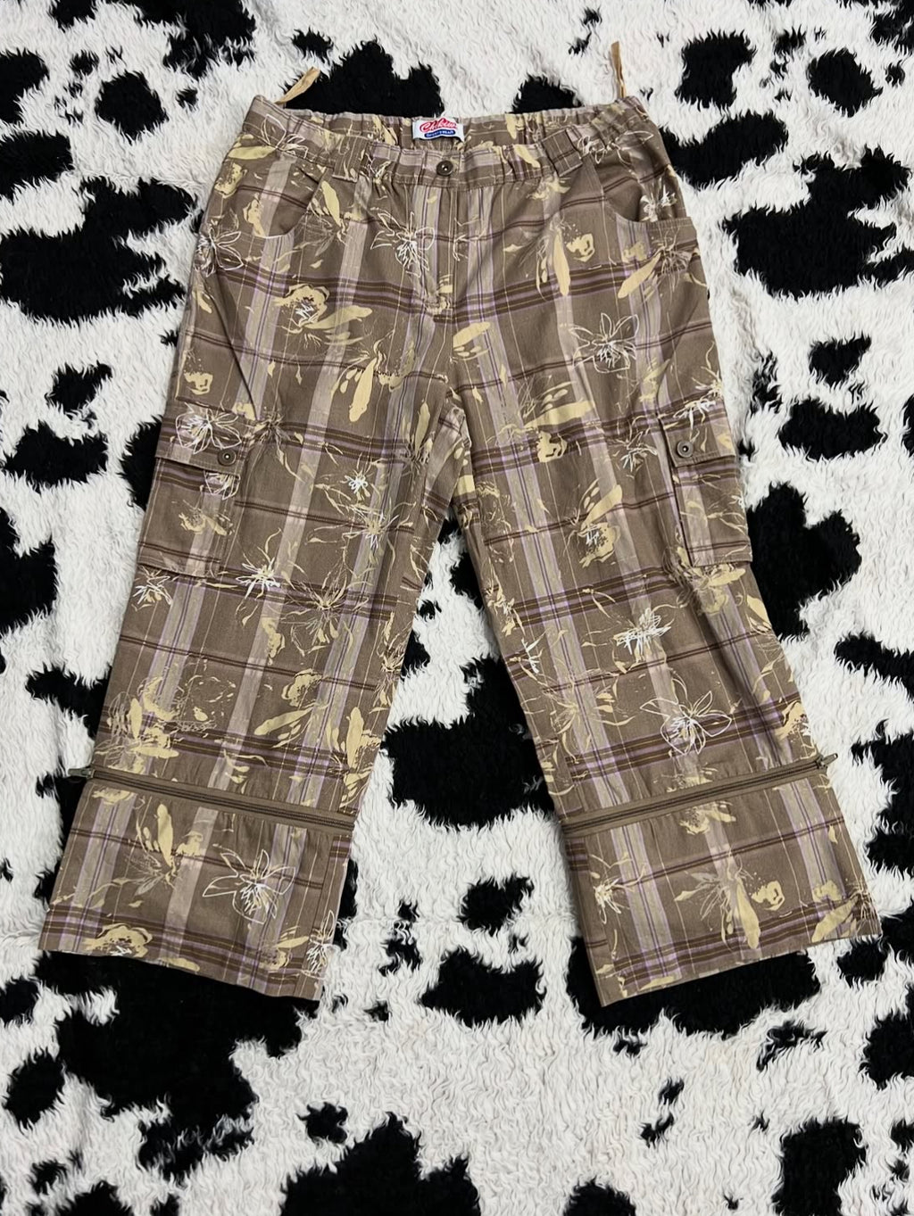 Chikiwa Floral Pants Convertible to Shorts (Waist 32)