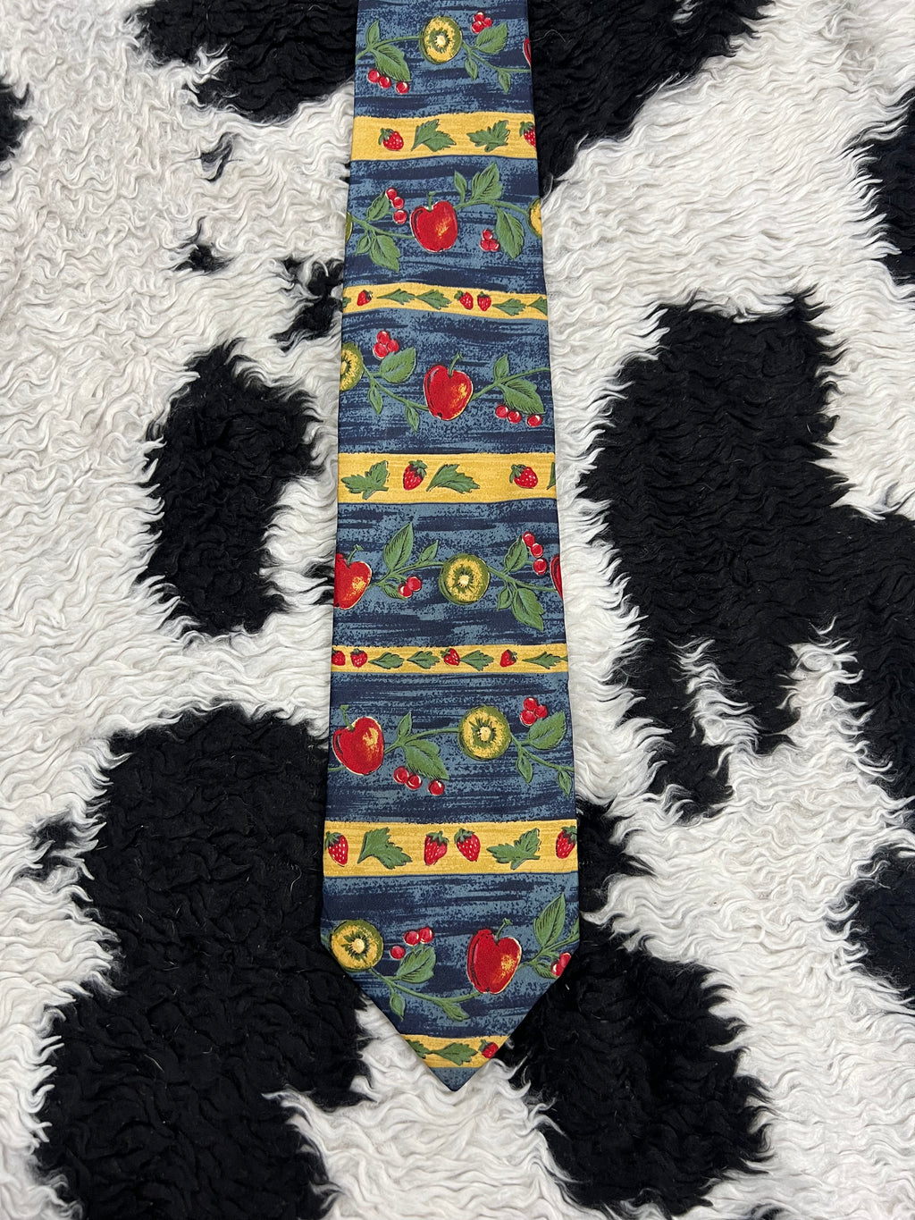 Strawberries & Apples Tie