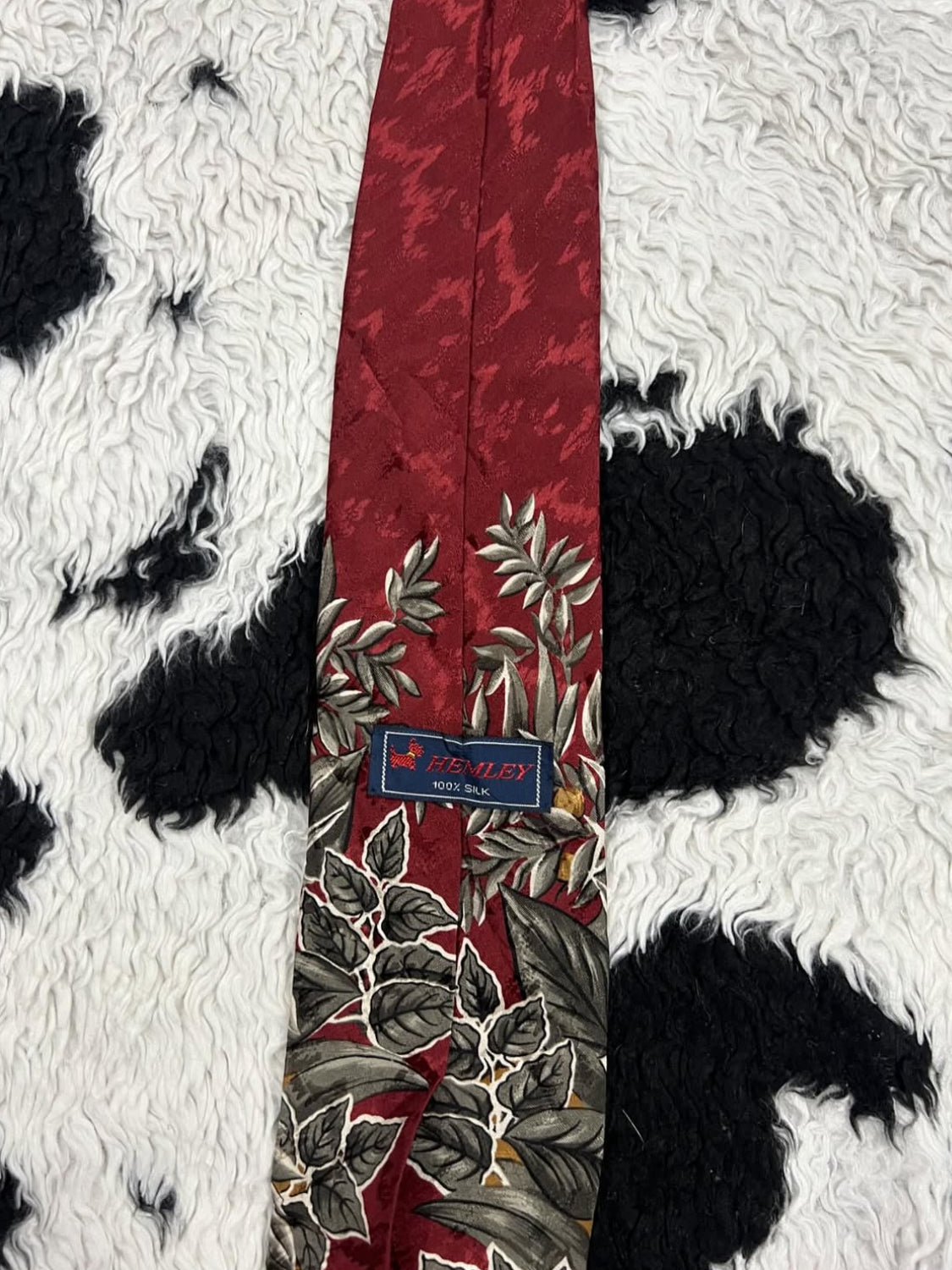 Hemley Lionesses in the Bushes Tie