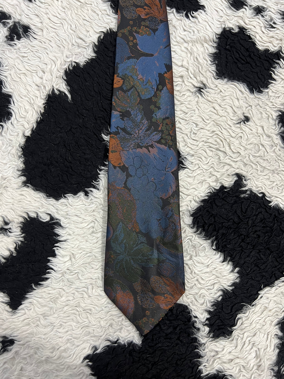 Canda Fully Embroidered Grapes & Leaves Tie