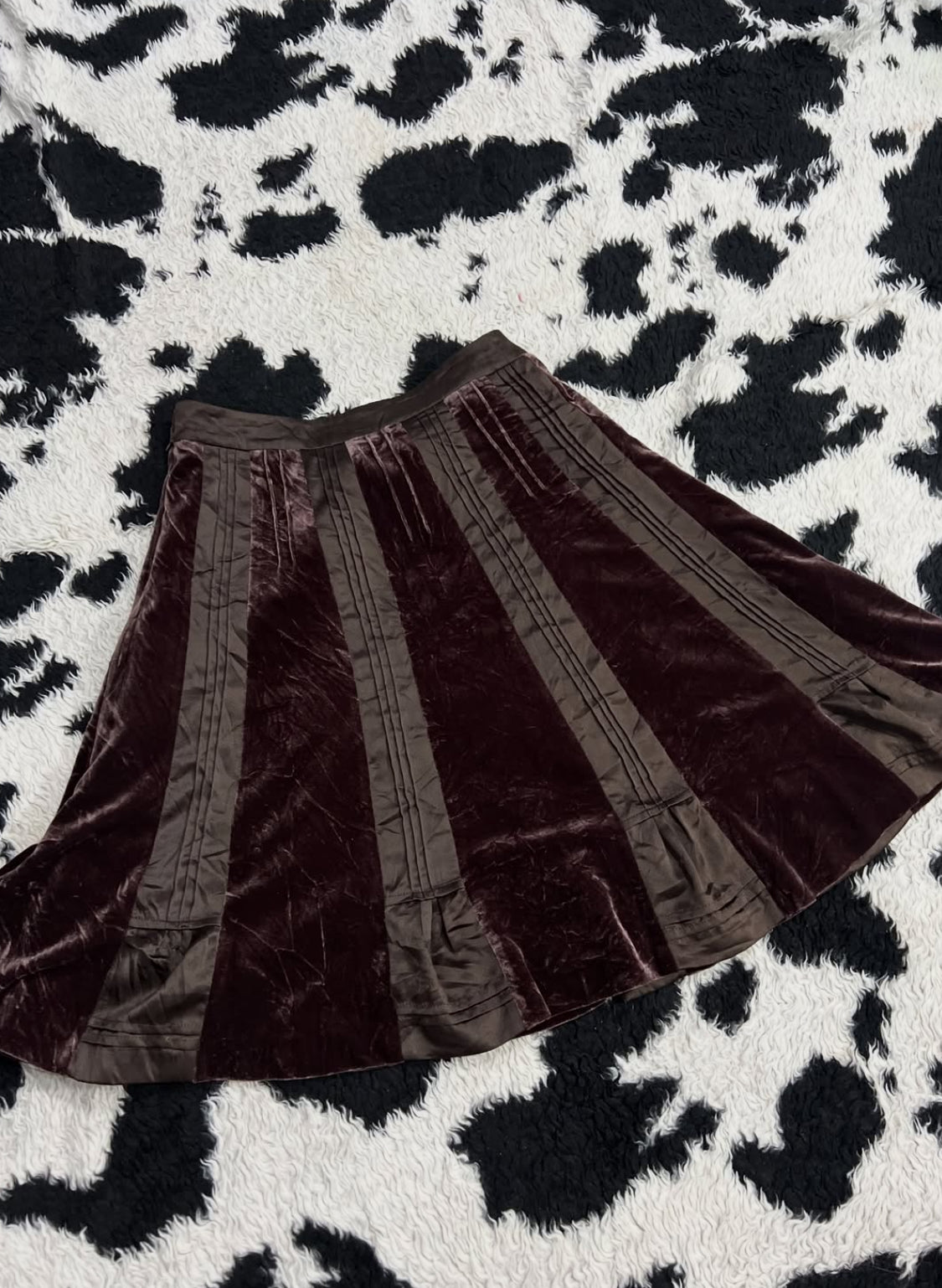 Brown Pleated Knee-Length Velvet Skirt