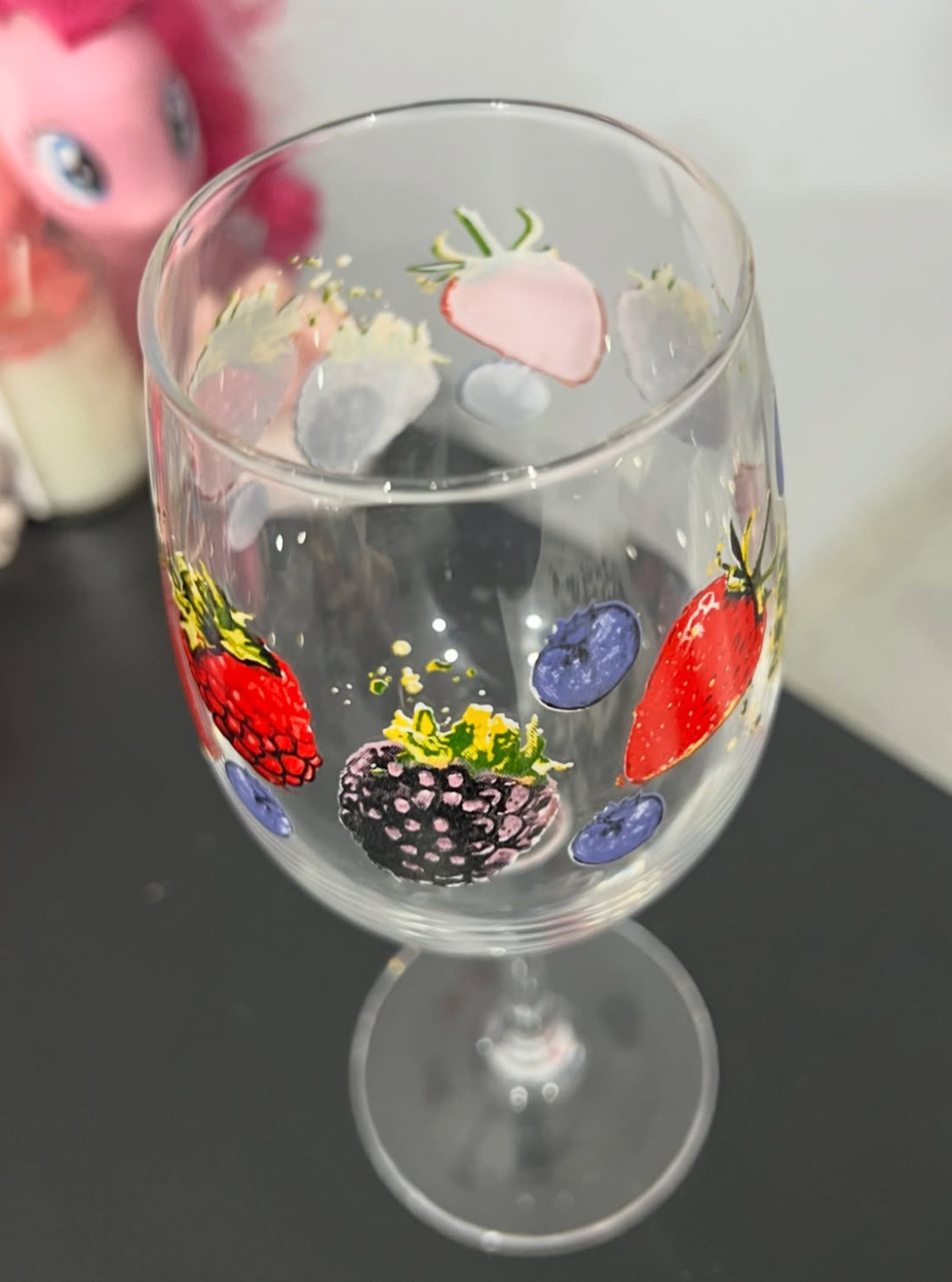 Strawberries & Berries Wine Glass