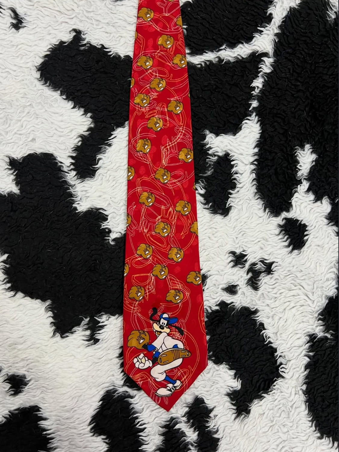Vintage Goofy playing Baseball Tie