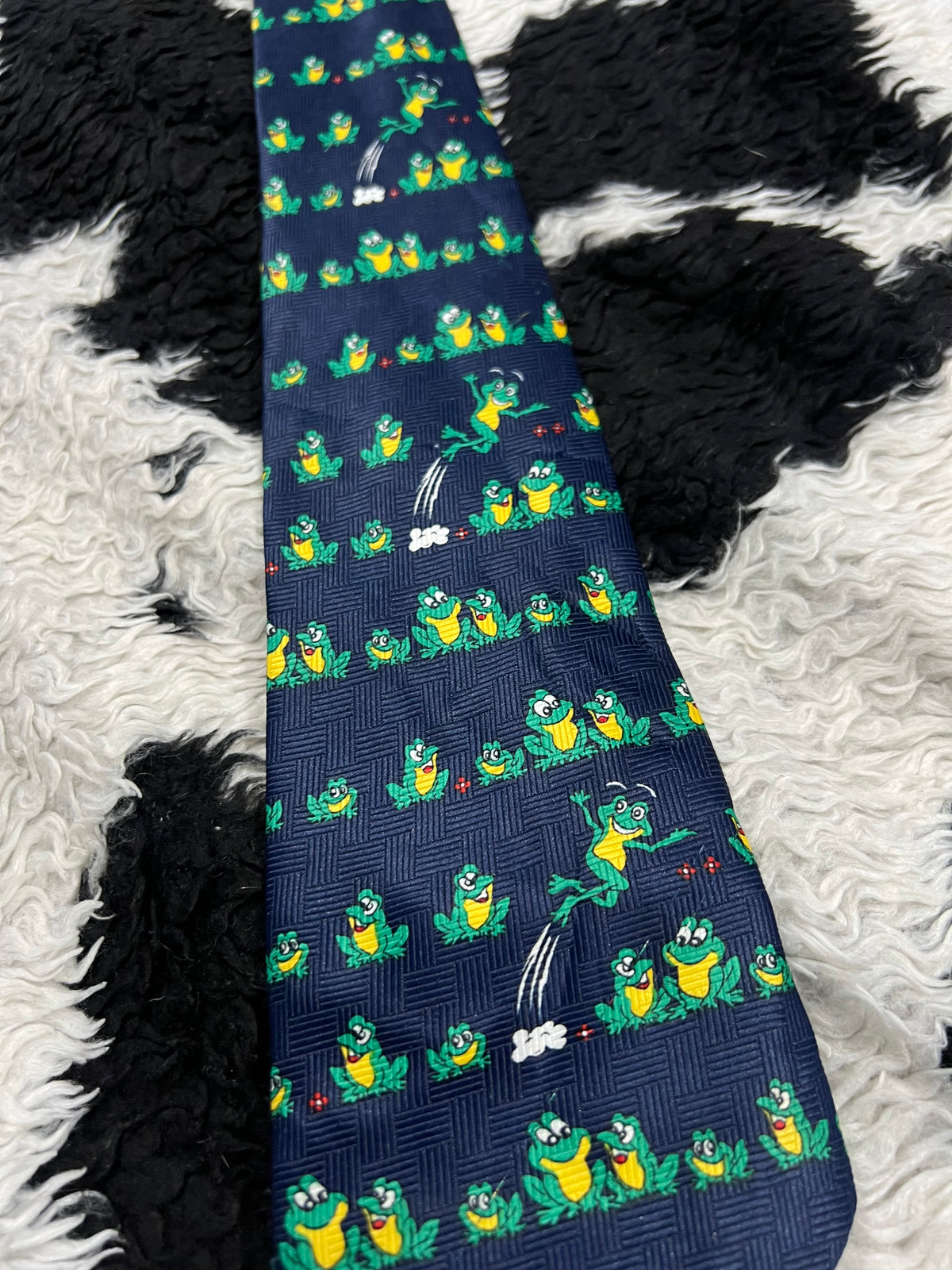 Hopping Frogs Tie