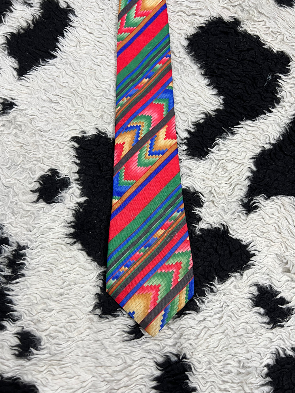 Vibrant Geometric Tie