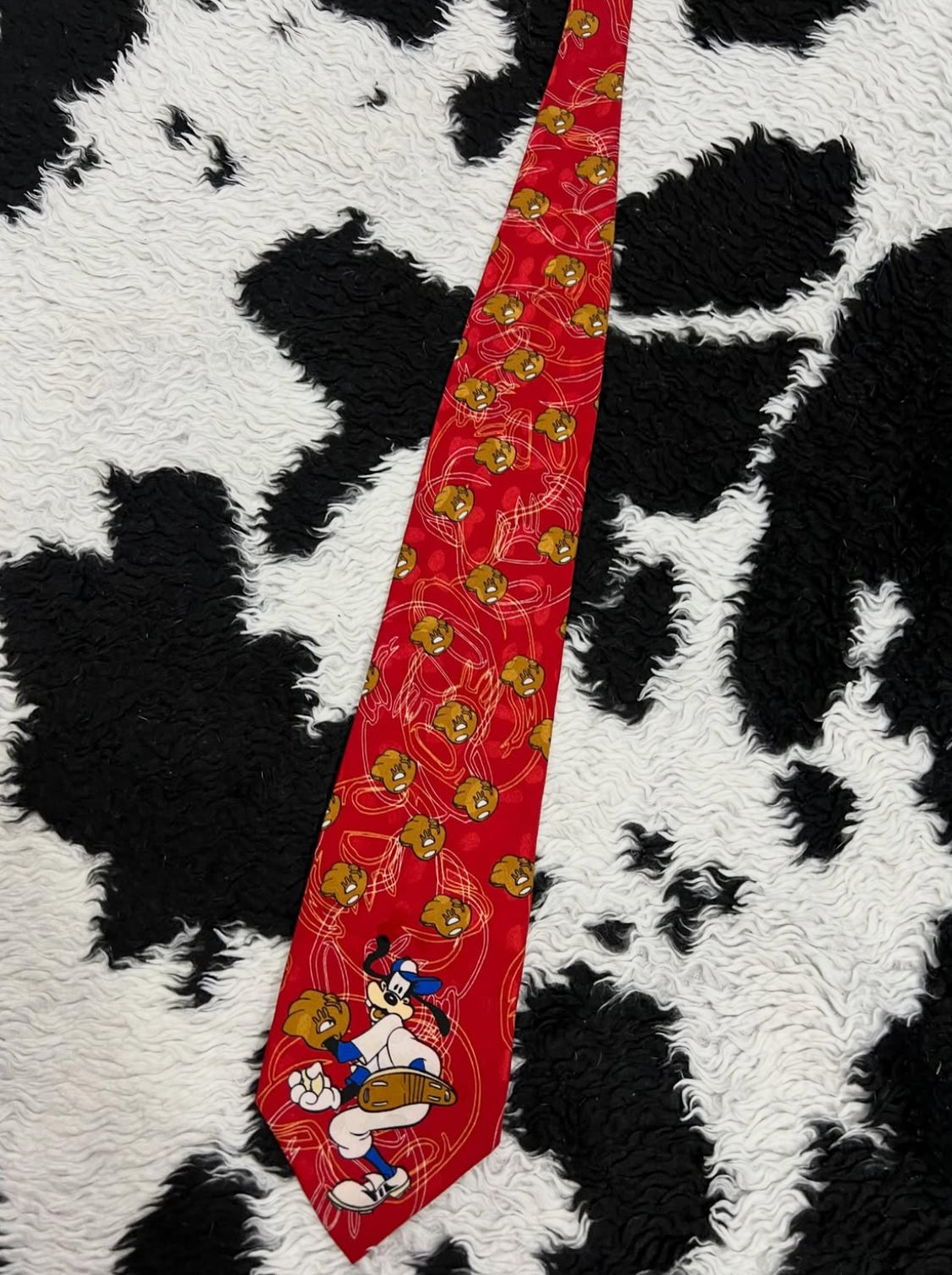 Vintage Goofy playing Baseball Tie
