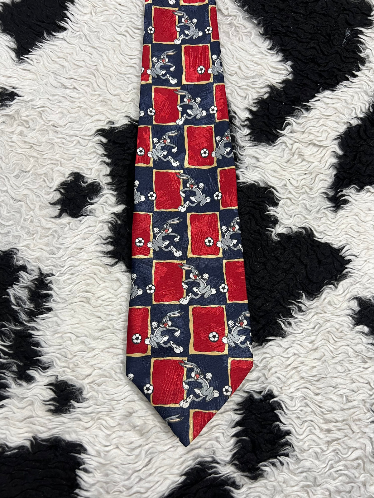 Vintage 1996 Looney Tunes Bugs Bunny Playing Football Tie