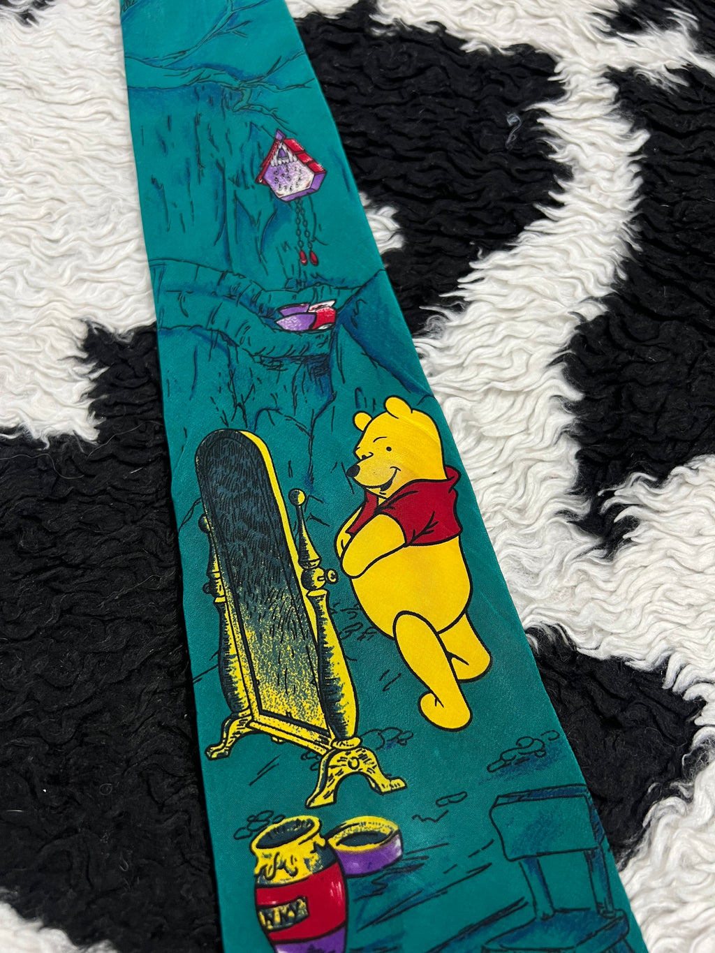 Winnie the Pooh in Mirror Tie