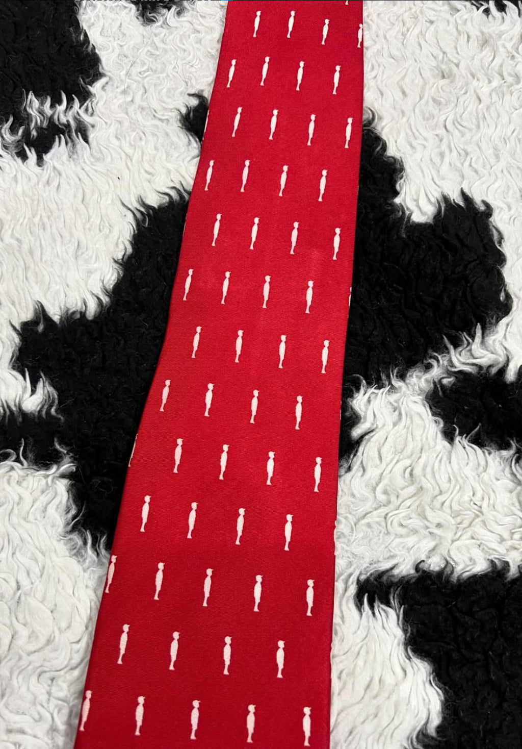 Averitt Standing Silhouette Tie
