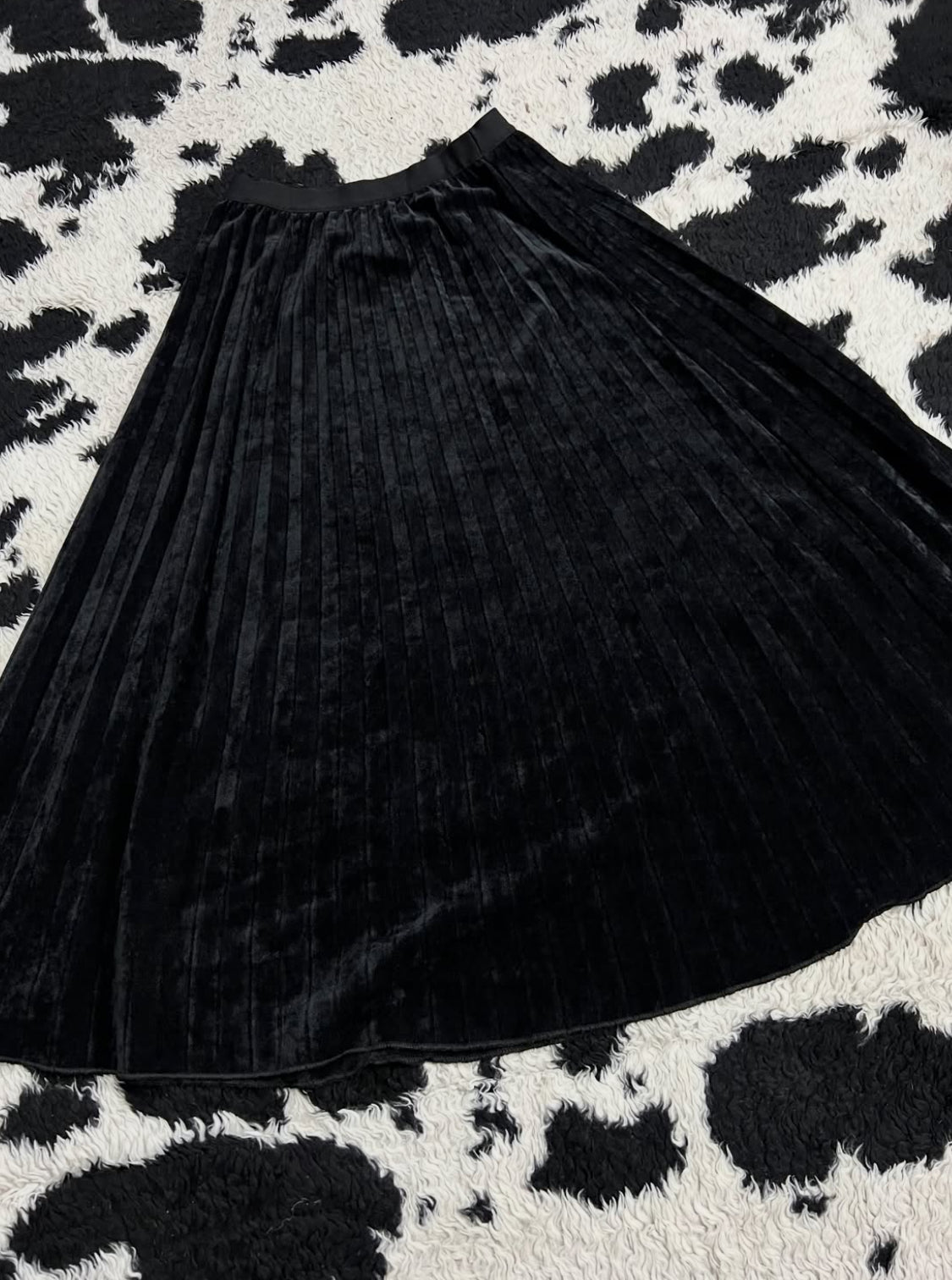 Black Pleated Long Velvet Skirt