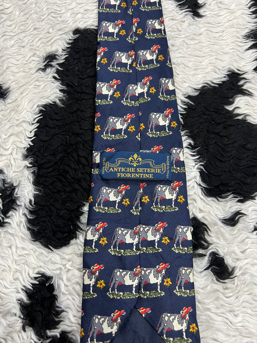 Silly Cows in Hats Tie