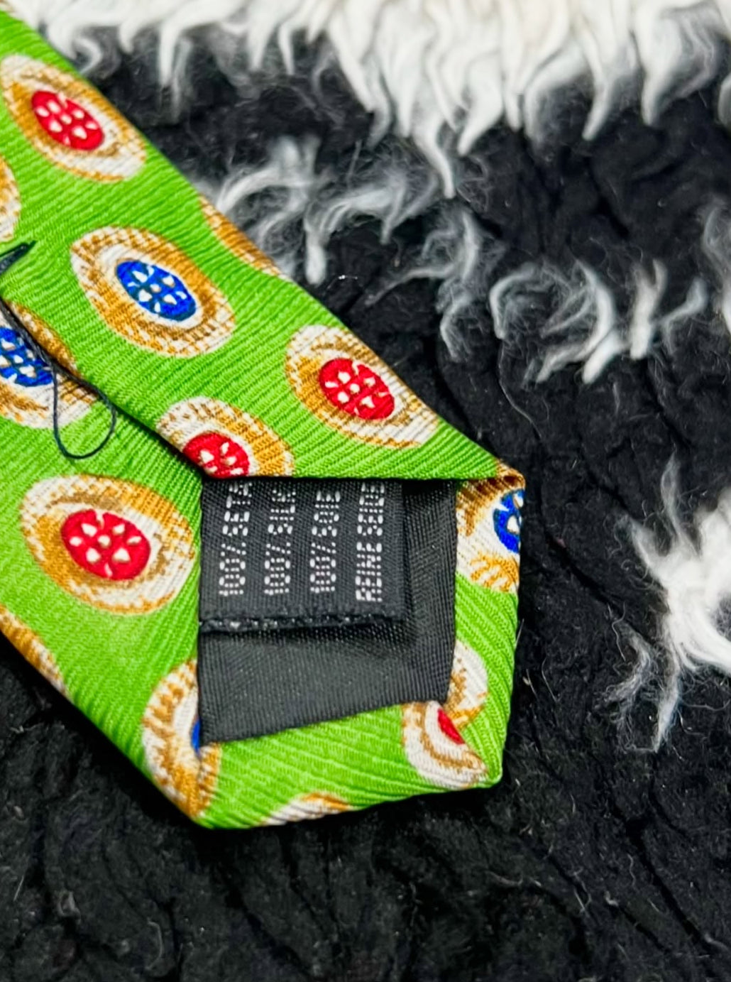 Buttons Tie