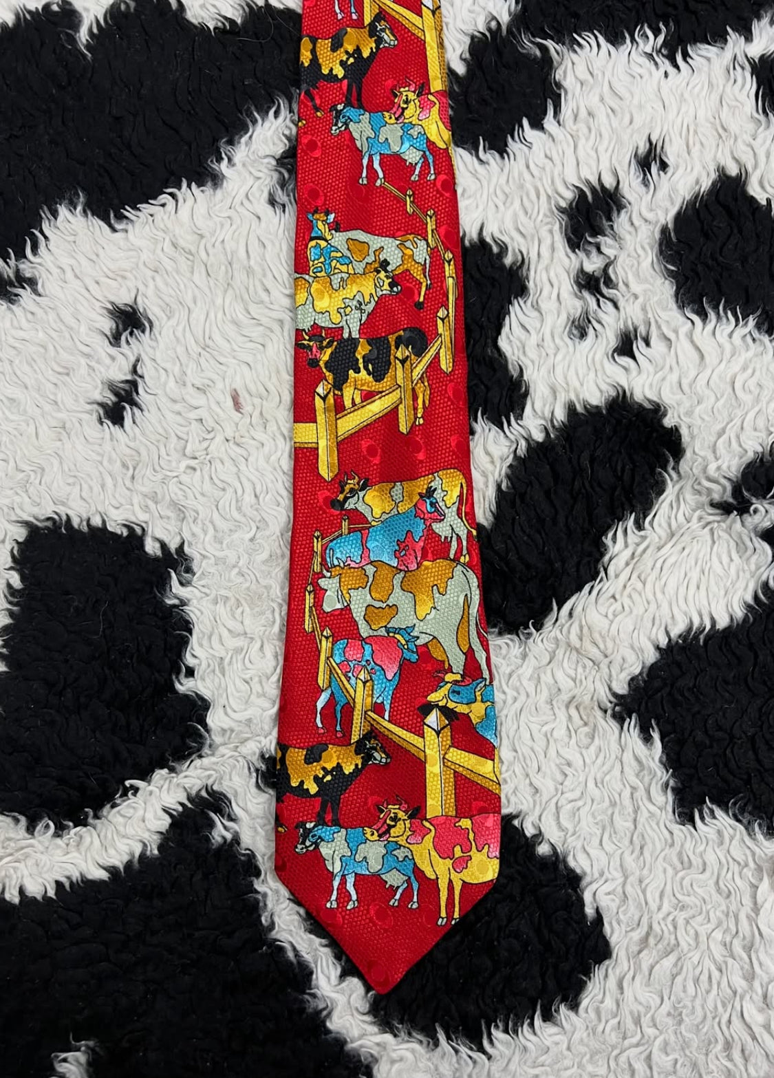Cows in a Barn Tie