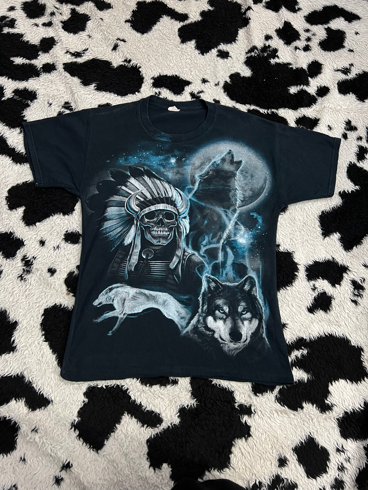 Vintage 90s Native American Wolf Tee (Medium)