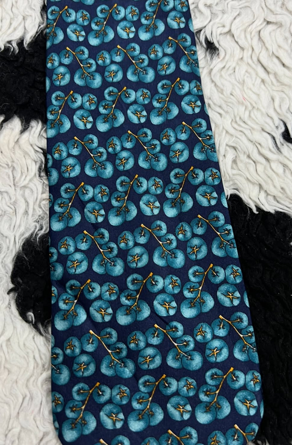 Blueberries Tie