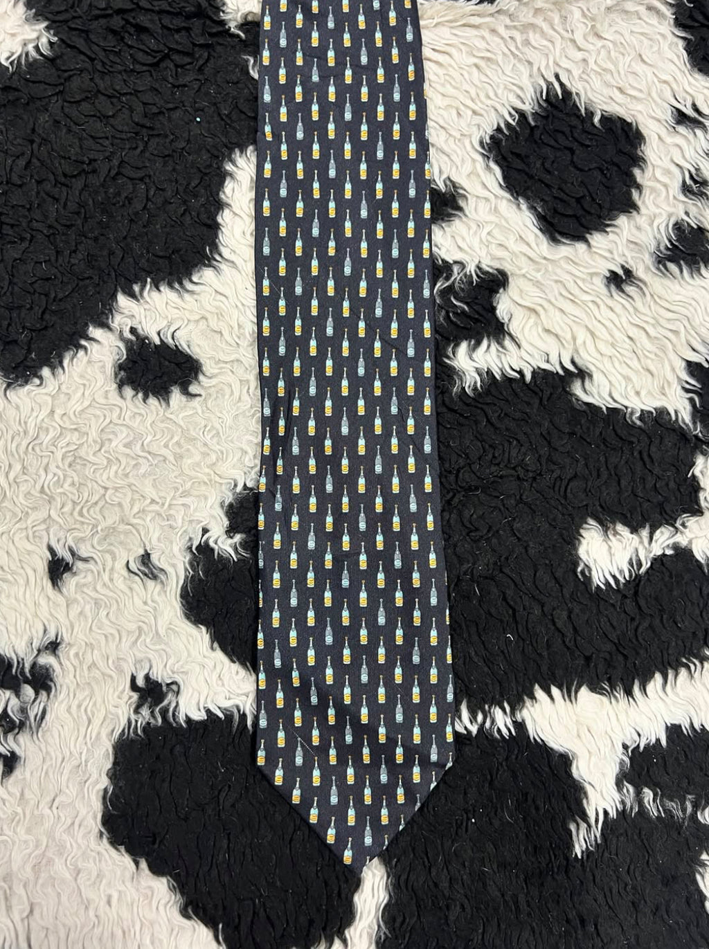 Wine Bottles Tie